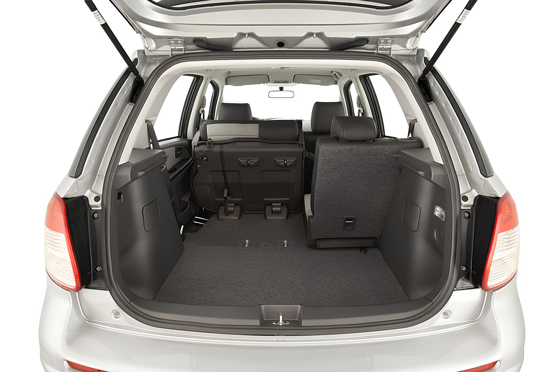 Custando cerca de R$ 45 mil e com motor 2.0 de 145 cv, este SUV japonês 4x4 automático entrega tração integral, câmbio CVT e conforto de sobra; conheça o Suzuki SX4 2.0 4WD 2012