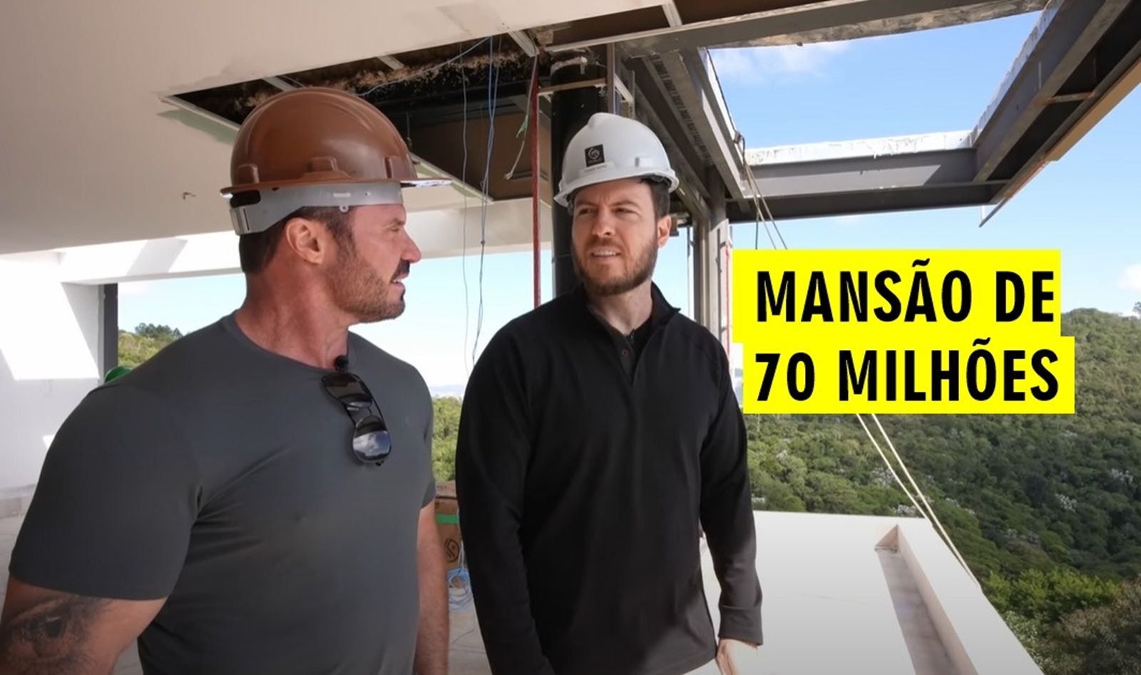 Cariani e Balestrin visitam a mansão de Thiago Nigro comprada de Neymar, com 2.800 m², lago-piscina, closet com elevador, cinema e estrutura