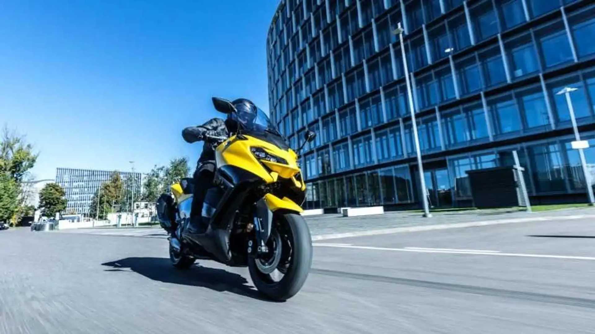 A scooter mais veloz da Yamaha: TMAX 560 Tech Max chega com motor bicilíndrico de 562 cc, 47 cv de potência e desempenho digno de superesportiva; conheça a Yamaha TMAX 2026