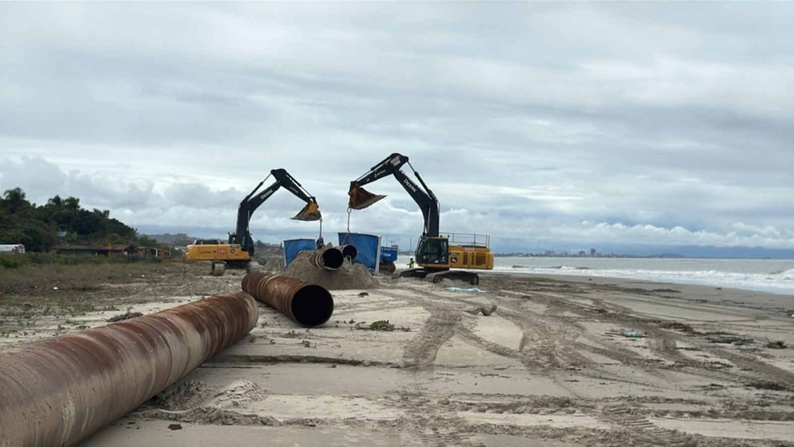 Alargamento de praia, Obra, Itapoá