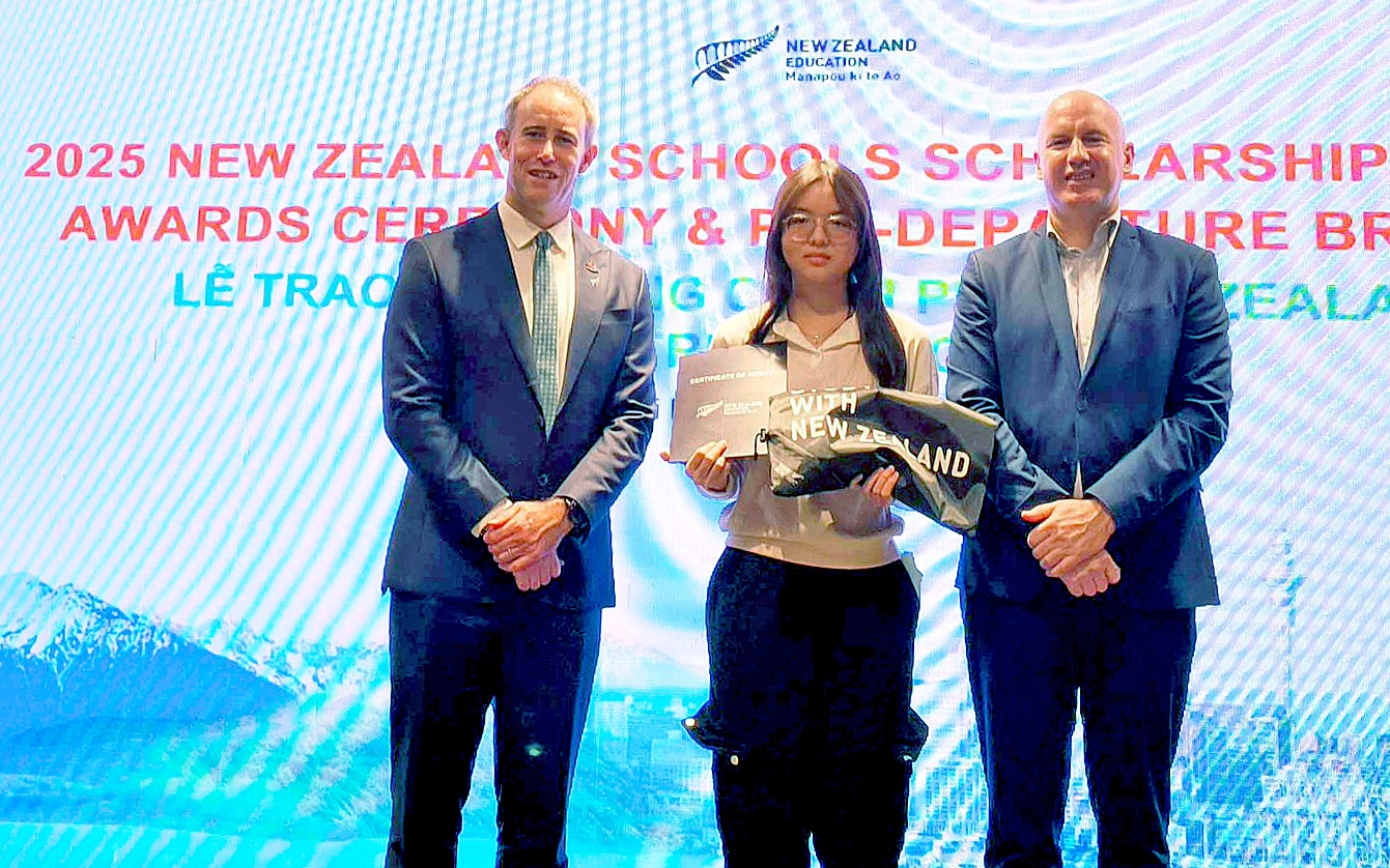 Jovem superdotada neozelandesa de 14 anos conclui faculdade de Ciência da Computação, entra para o grupo dos formandos mais jovens do mundo e surpreende a comunidade acadêmica