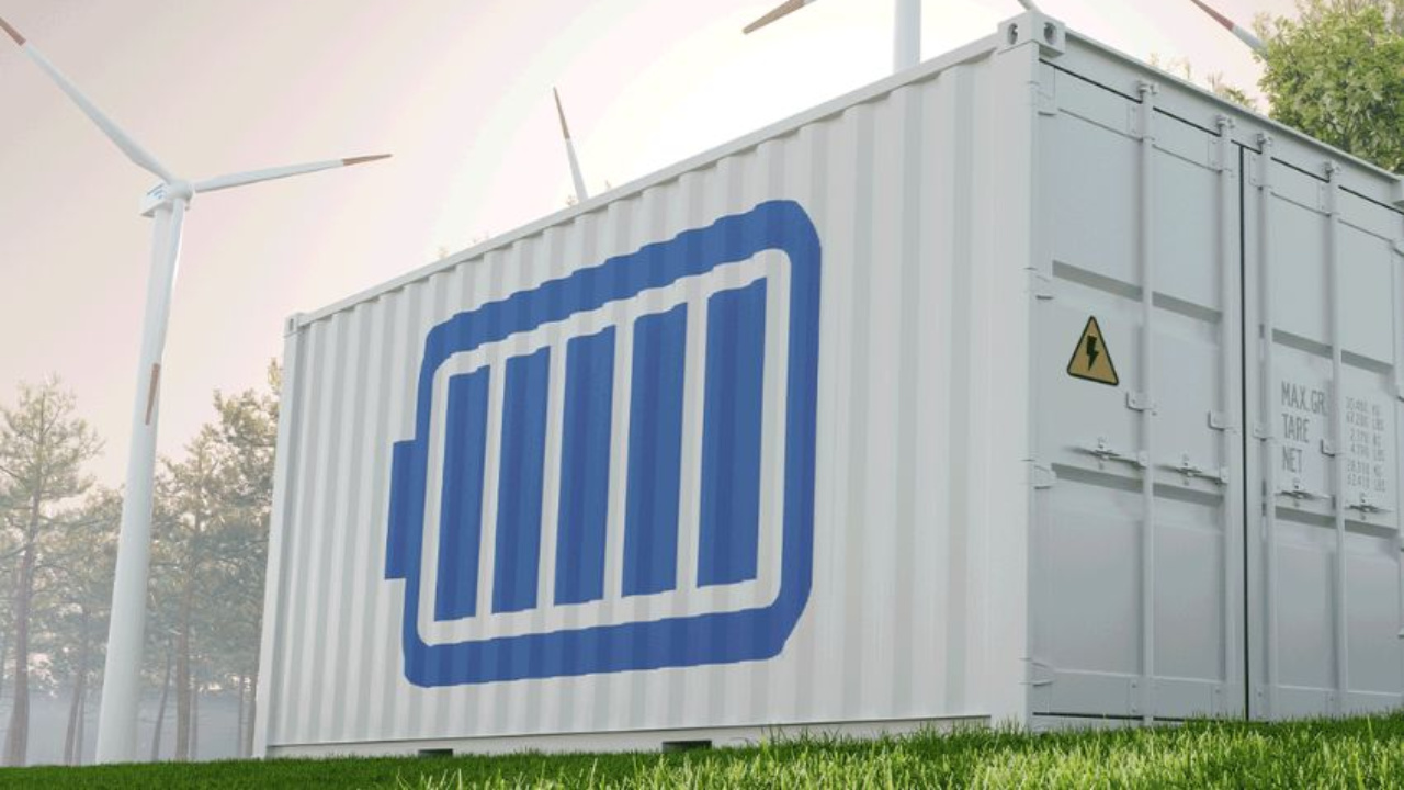 Um relatório da PSR revela que a tributação e as incertezas regulatórias estão atrasando o avanço do armazenamento de energia no Brasil, elevando custos e afastando investimentos. O estudo defende incentivos fiscais e novos modelos de remuneração para destravar o setor.