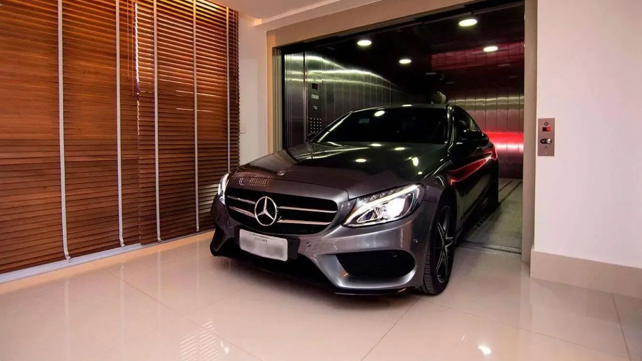 Nos edifícios de luxo, a garagem deixa de ser apenas vaga coletiva e passa a integrar o apartamento — saiba como essa tendência muda o mercado.