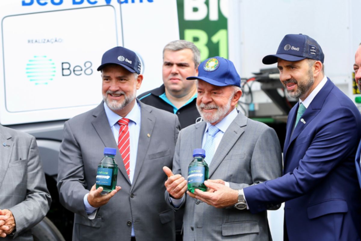 O biocombustível renovável voltou ao centro das atenções nacionais com a participação do ministro de Minas e Energia, Alexandre Silveira, em um evento ao lado do presidente Luiz Inácio Lula da Silva, realizado no último dia 30 de outubro, em frente ao Palácio do Planalto