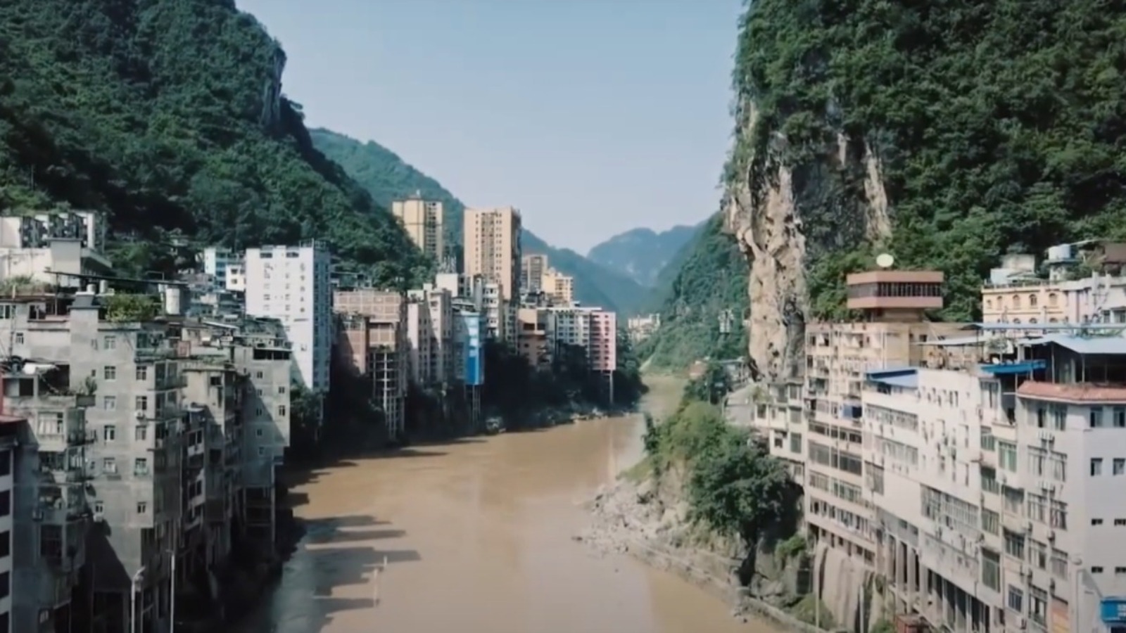 Cidade mais estreita do mundo, Cidade, China