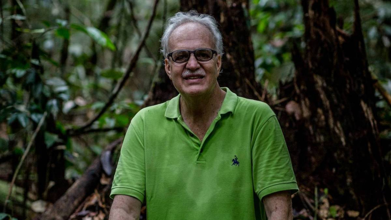 Em entrevista ao programa Roda Viva, o climatologista Carlos Nobre afirmou que explorar petróleo na Margem Equatorial do Amapá é um erro climático. O pesquisador defende o fim da exploração de combustíveis fósseis para conter o aquecimento global.