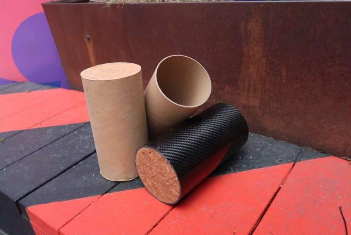 Material sustentável de papelão e terra tem 75% menos emissões que o concreto, custa três vezes menos e dispensa o uso de cimento