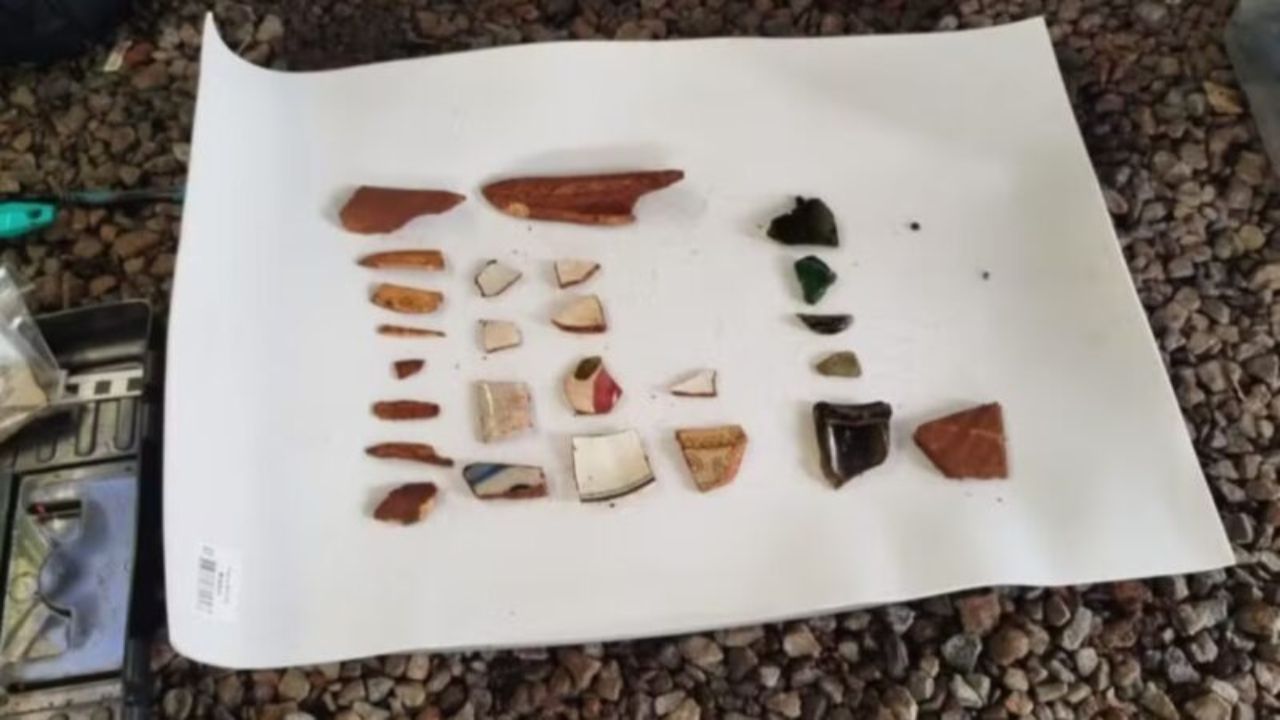 Arqueólogos identificam ossos no centro de Salvador (BA) em local que pode abrigar mais de 100 mil pessoas escravizadas. Pesquisa inicia preservação do sítio.