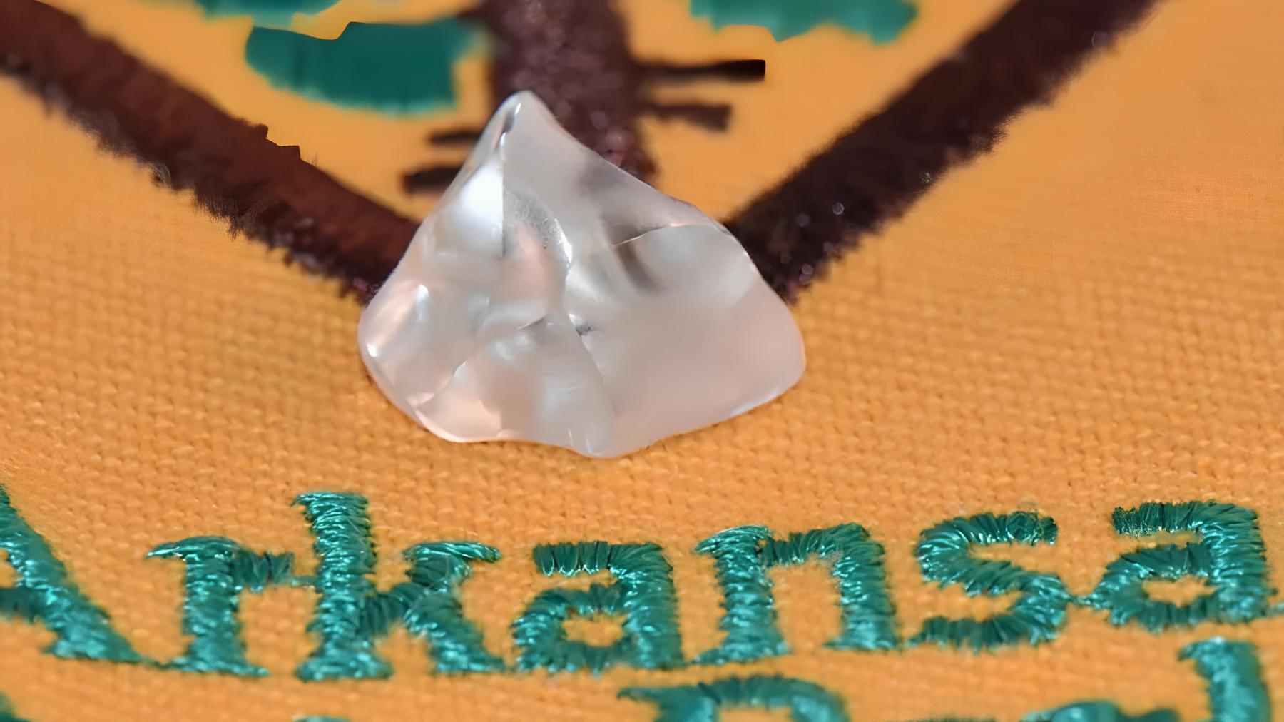 Homem encontra diamante de 3,81 quilates em parque público dos EUA, avaliado em centenas de milhares de dólares, e transforma passeio casual em descoberta histórica