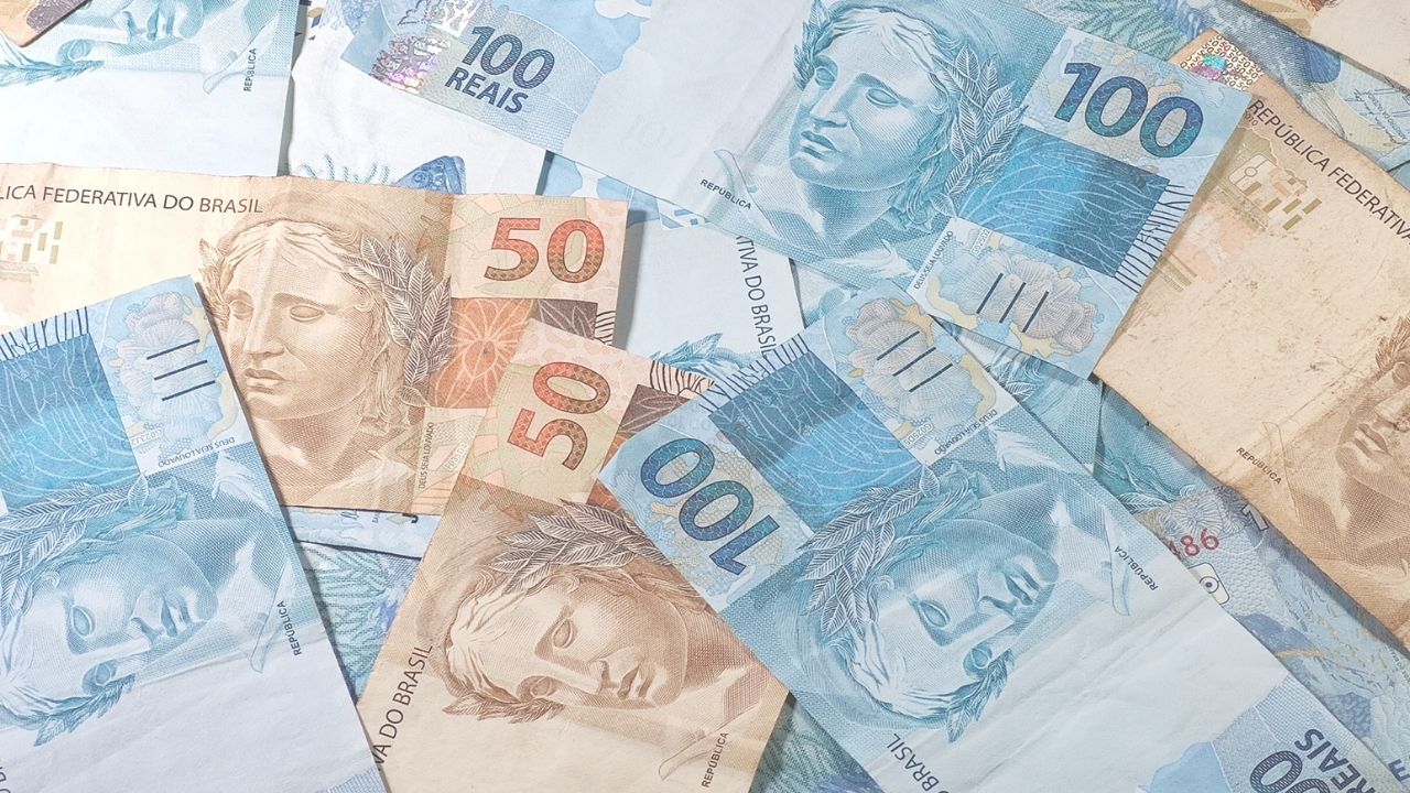 Mais de 48 milhões de brasileiros têm dinheiro esquecido em bancos e instituições, somando R$ 10,4 bilhões, segundo o BC.