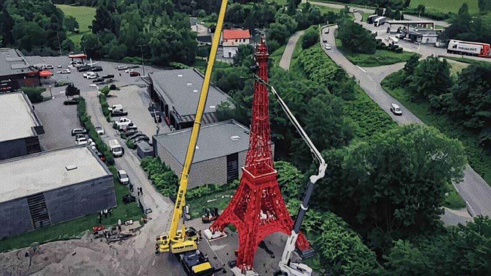 Torre Eiffel, Torre Eiffel no quintal, Monumento