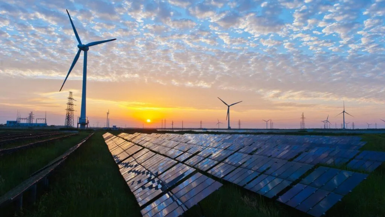 O BNDES anunciou que avaliará individualmente a suspensão temporária de dívidas de empresas afetadas pelo curtailment na energia solar e eólica, buscando aliviar o impacto financeiro dos cortes de geração impostos pelo ONS.