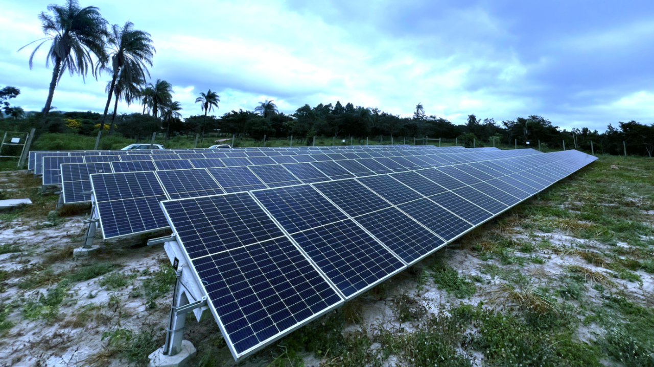 O programa MinasCoop Energia, criado pelo Sistema Ocemg em Minas Gerais, será replicado na Argentina com o apoio da Aliança Cooperativa Internacional. A iniciativa une energia solar, cooperativismo e impacto social, e já beneficia milhões de pessoas em Minas. Fonte: Sistema Ocemg