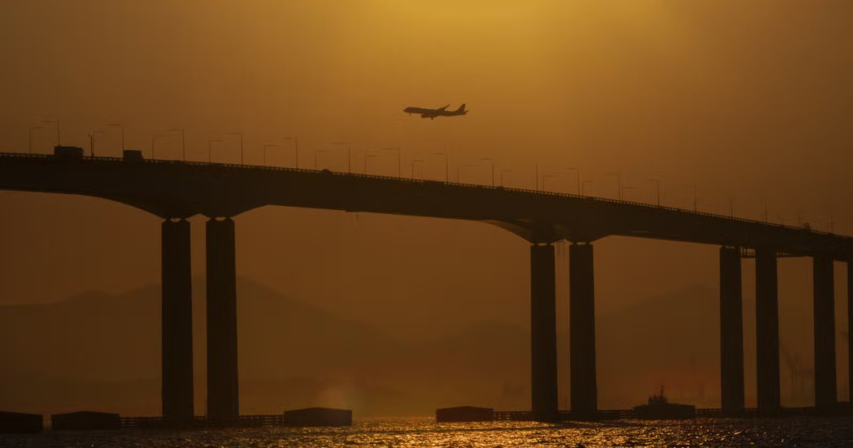 Com 625 metros de altura, a ponte Huajiang Grand Canyon, na China, é a mais alta do mundo e reduz viagens de duas horas para dois minutos.