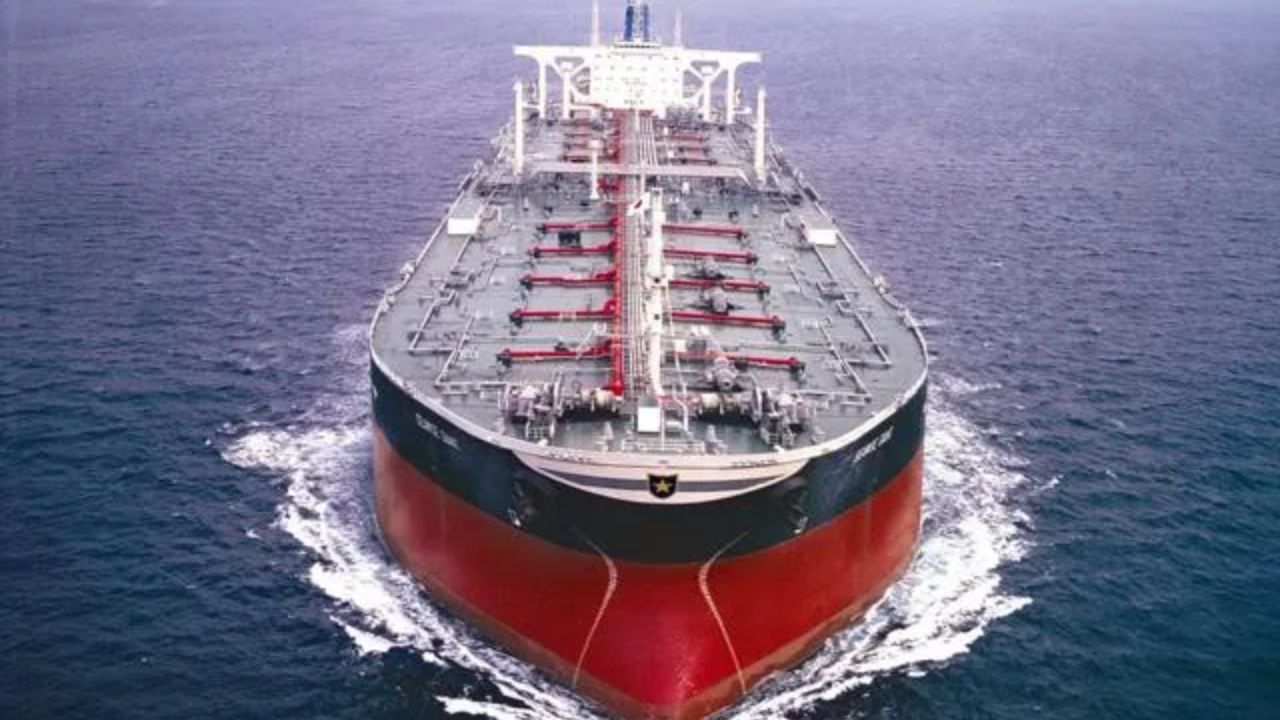 Conheça a história do Seawise Giant, o maior navio do mundo já construído. Saiba como esse colosso dos mares superou guerras, desafios técnicos e se tornou uma lenda da engenharia naval.