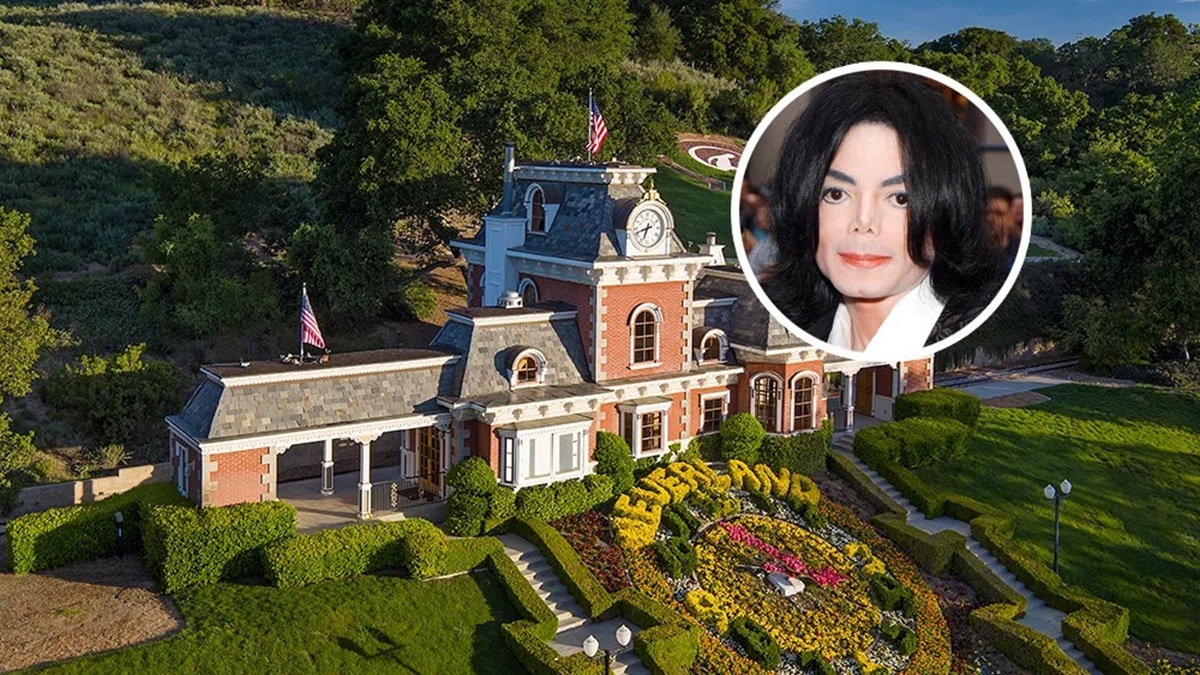 O icônico Neverland perdeu brinquedos e zoológico e hoje abriga mansão de 1.100 m² e cinema exclusivo. Descubra como está a propriedade