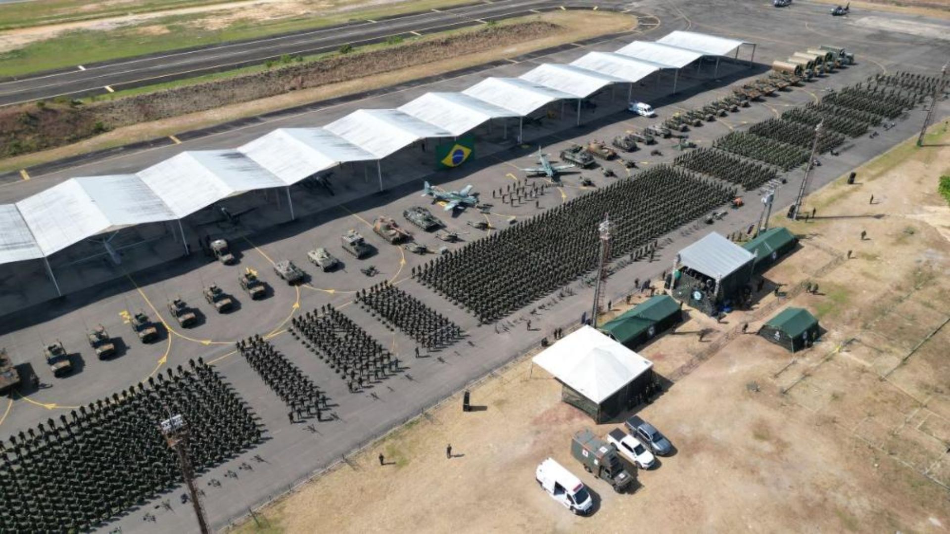 Exército Brasileiro realiza apronto operacional com blindados e aeronaves na Operação Atlas 2025 em Boa Vista.