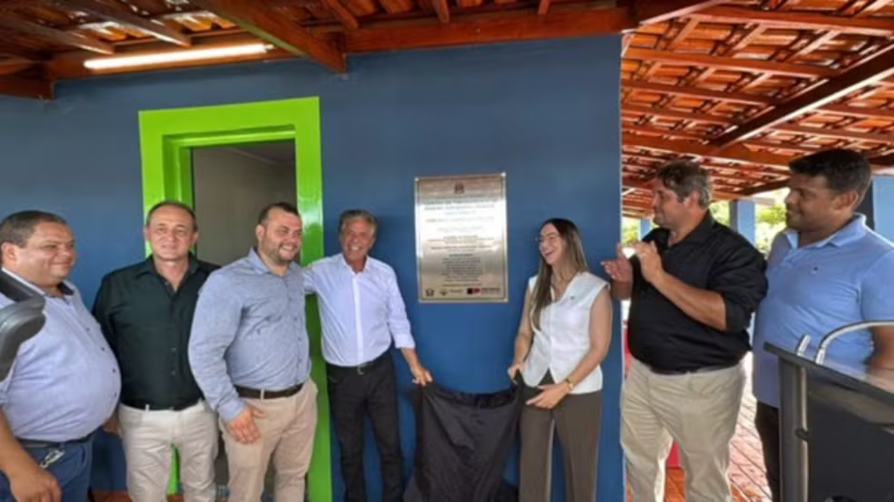 A cidade de Jaborandi, em São Paulo, lança a Jaborandi Power, primeira empresa pública de energia solar do Brasil, com expectativa de economizar R$ 700 mil por ano e impulsionar a formação técnica de jovens. Fonte: G1