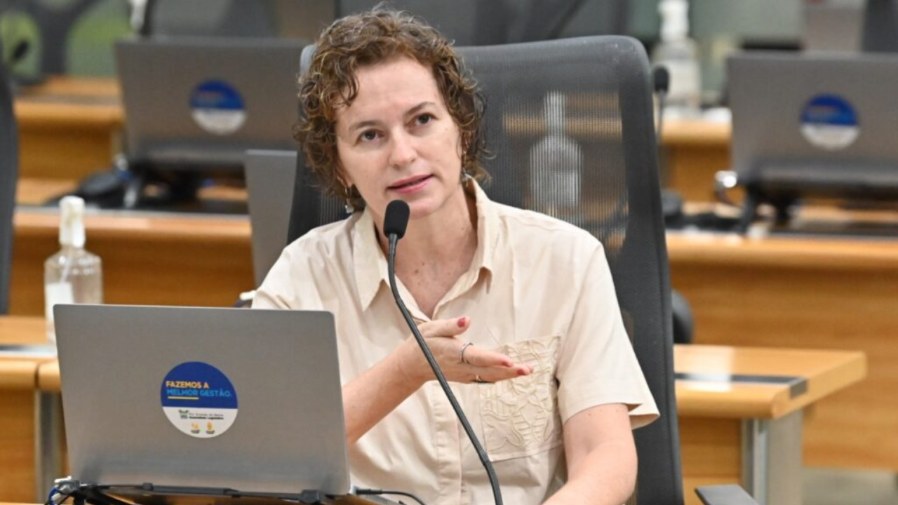 Assembleia Legislativa do RN realiza audiência pública para discutir os desafios e oportunidades do setor de petróleo na Bacia Potiguar. O encontro aborda a necessidade de novos investimentos, geração de empregos e o papel do estado na transição energética. Fonte: ALRN