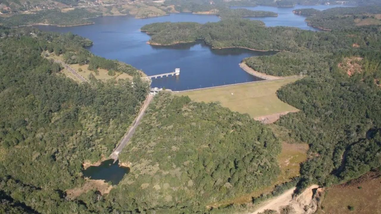 A Catedral Subterrânea Usina brasileira escavada na Serra do Mar tem caverna da altura de um prédio de 20 andares (1)