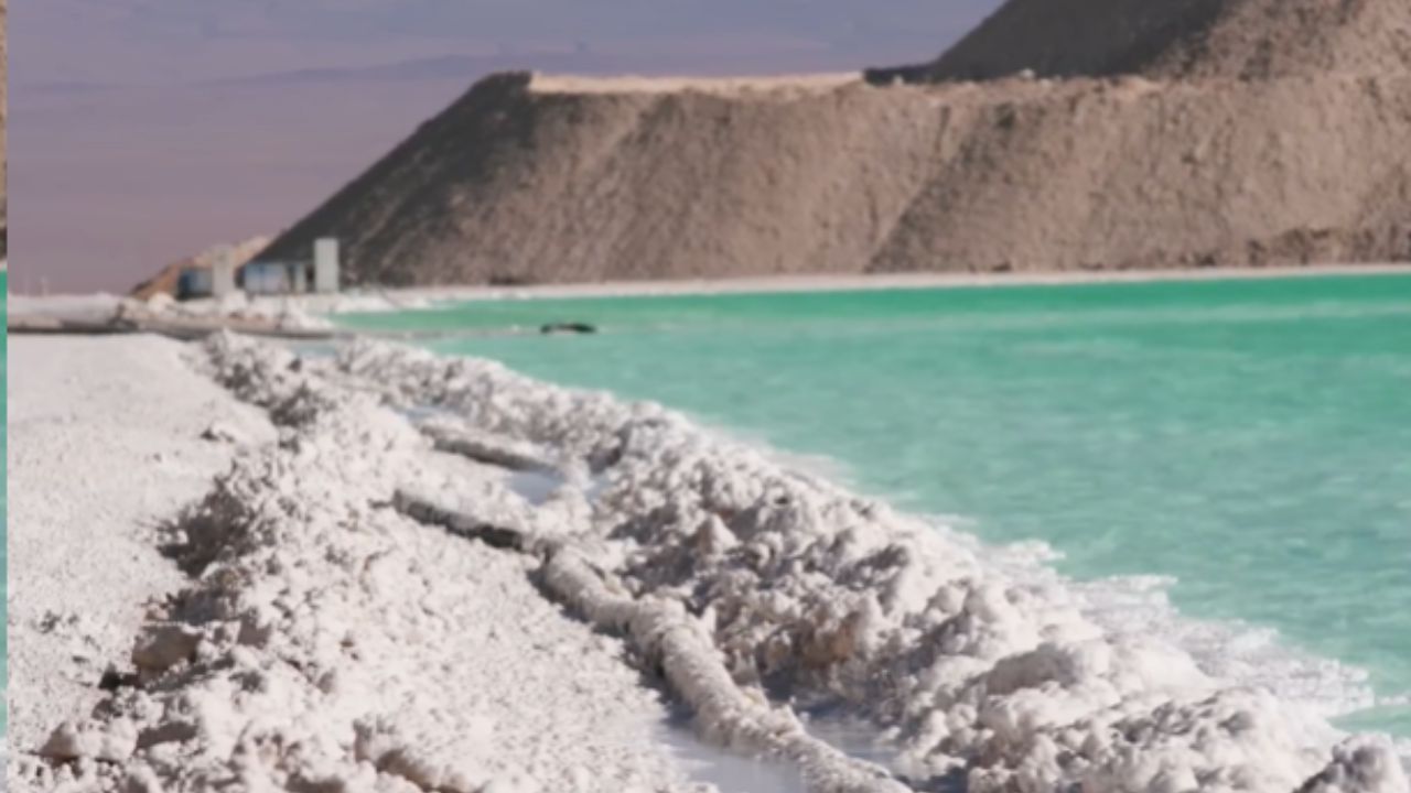 Chile corre contra o tempo para expandir o lítio enquanto disputa global esquenta, comunidades alertam para impactos, governo impõe parceria estatal e mineração busca tecnologia limpa