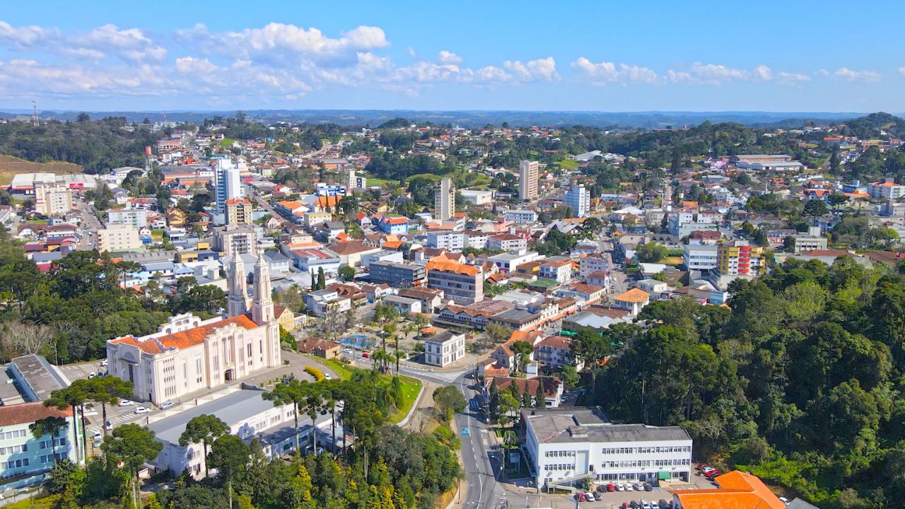 Cidade de primeiro mundo em SC une segurança máxima, alto poder industrial e custo de vida acessível para criar o refúgio ideal