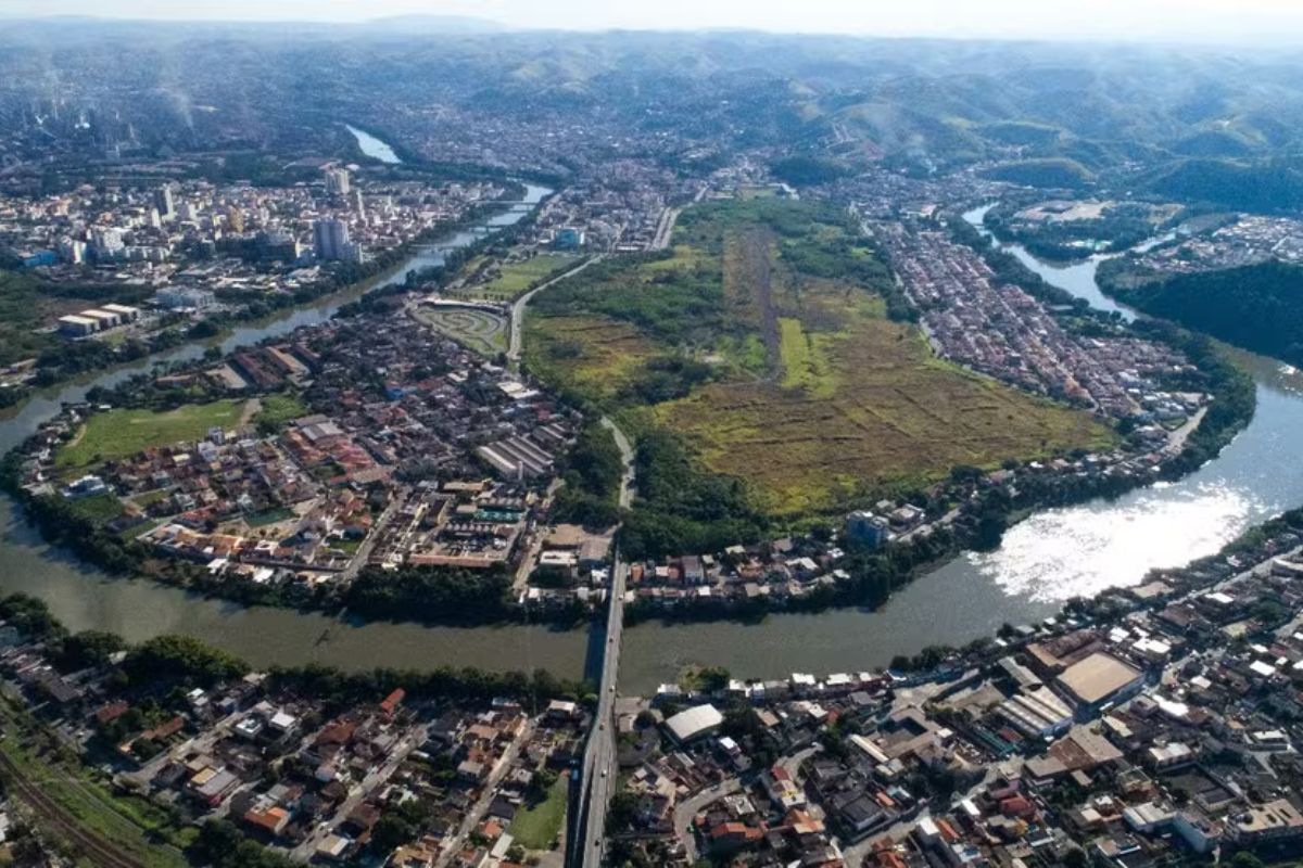 Planejada ao redor da CSN, a cidade do aço de Volta Redonda combina indústria forte, turismo crescente e qualidade de vida exemplar no Vale do Paraíba, mostrando como urbanismo e desenvolvimento podem caminhar juntos no Brasil.