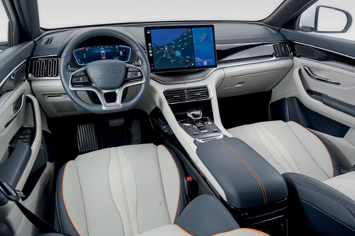 BYD lança campanha de Black Friday com descontos fortes na linha Song e no Dolphin Mini, usando venda direta para reduzir preços e atrair quem quer migrar para eletrificados.