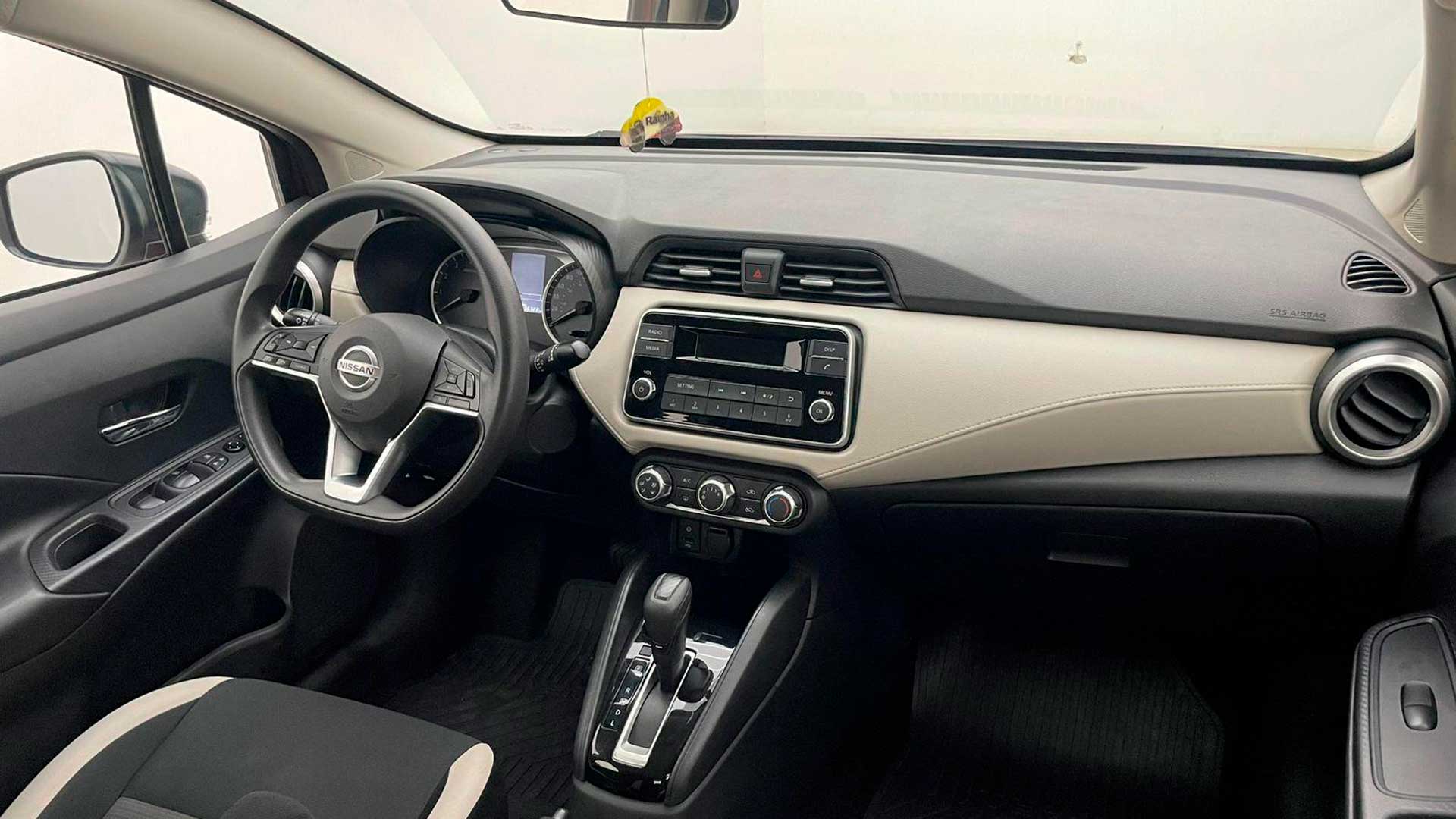 Com motor 1.6, câmbio CVT e custando na faixa dos R$ 70 mil, sedã da Nissan se destaca para quem busca um carro espaçoso com 114 cv de potência e 15,5 kgfm de torque; conheça o Nissan Versa Sense 2021