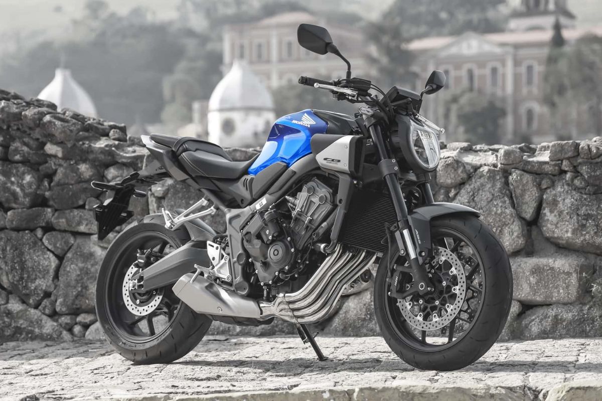 Honda CB650R E-Clutch 2026 com foco na embreagem eletrônica, pacotes ABS e HSTC e novo painel TFT de 5 polegadas, consumo real, desempenho e pontos a observar.