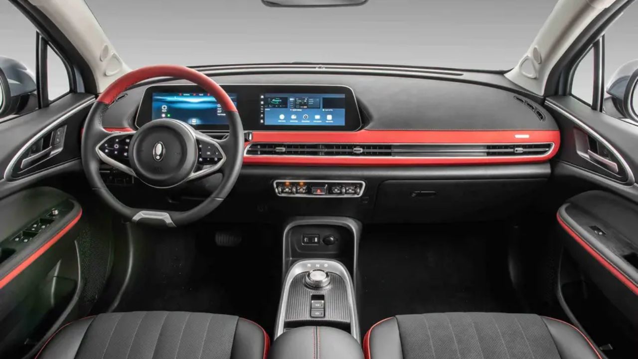 Custando R$ 189 mil e com 171 cv, este elétrico chinês tem suspensão firme de esportivo e é o mais divertido de dirigir; conheça o ORA GT 2026