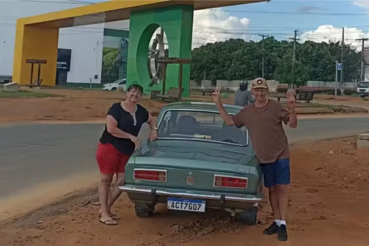 Casal cruza o Brasil em um Ford Corcel 1977