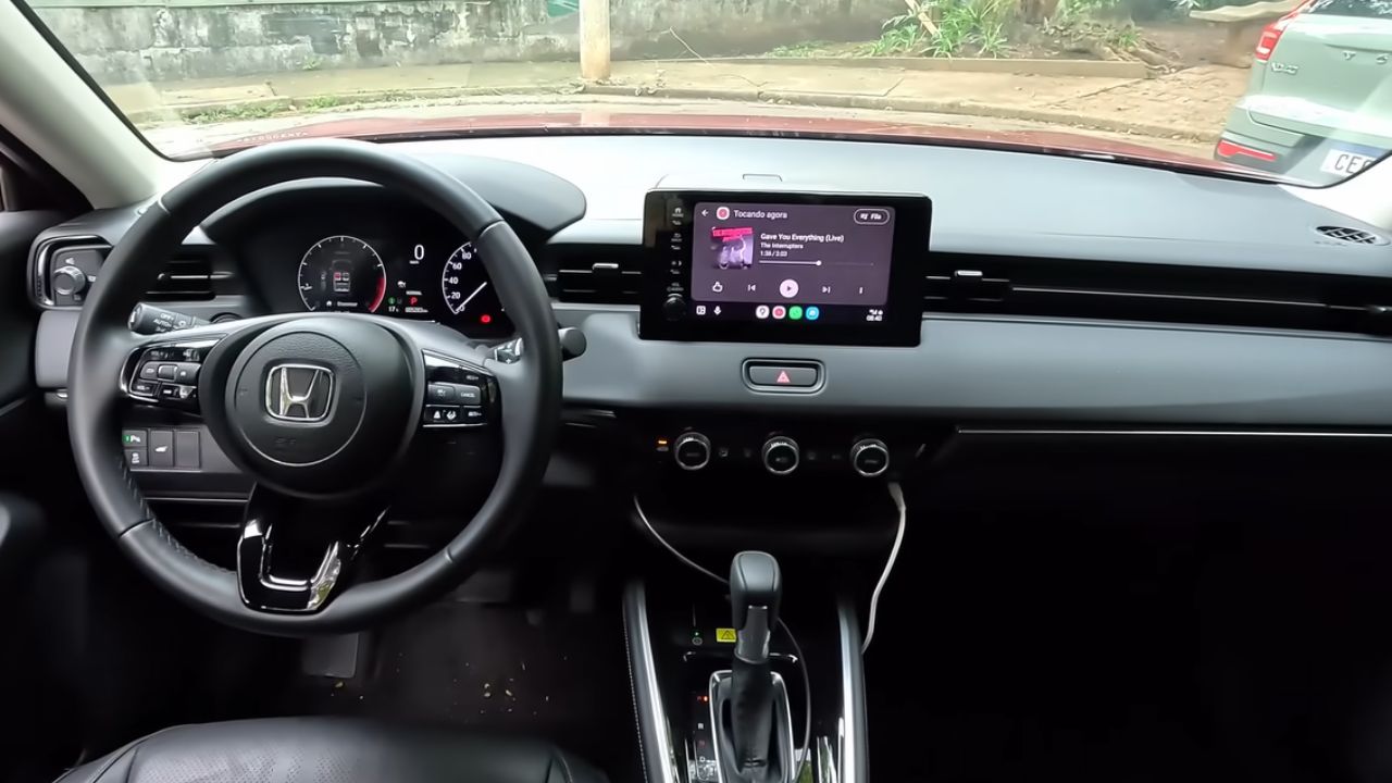 Honda HR-V 2026 Custa R$ 210 mil, tem motor turbo de 177 cv, mas 'esqueceu' o teto solar. Vale a compra