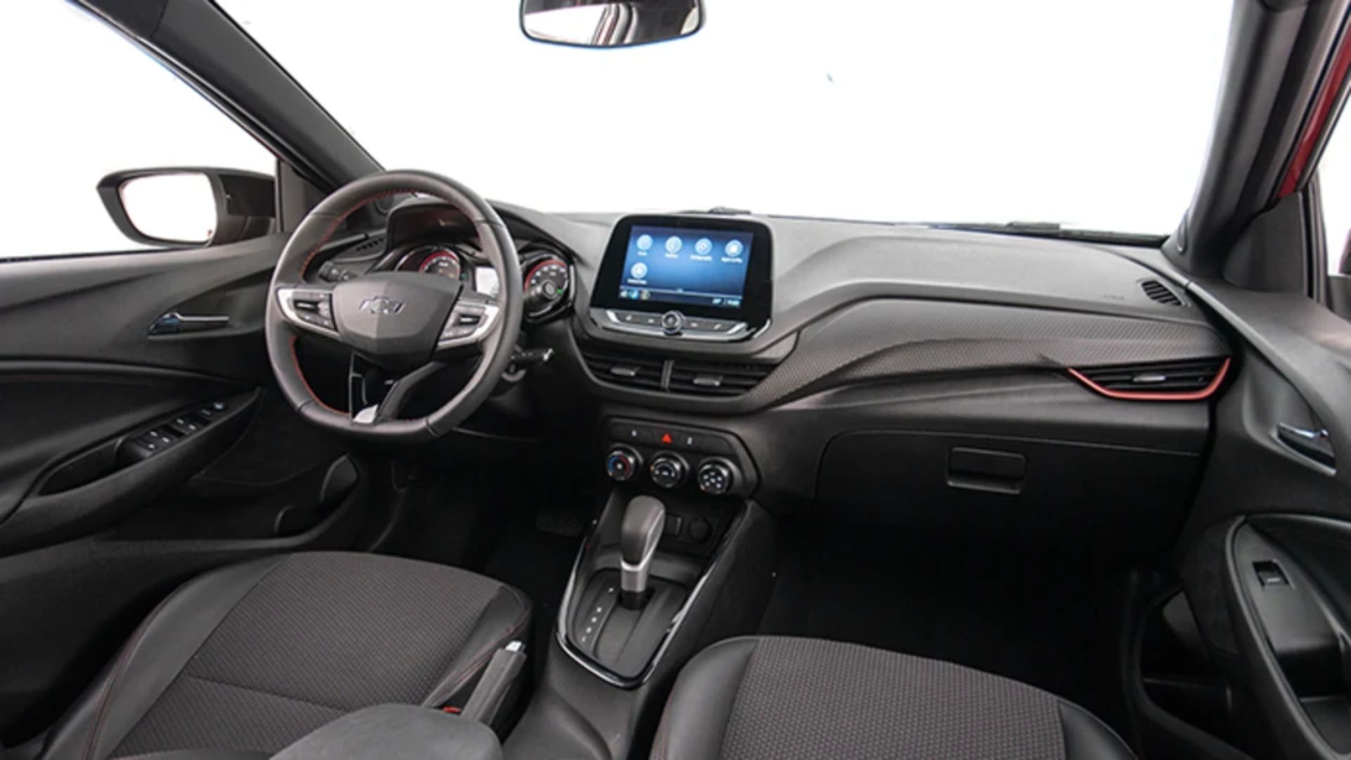 Encontre quatro carros usados entre R$ 25 mil e R$ 58 mil com manutenção reduzida, economia de combustível e espaço ideal para uso profissional.