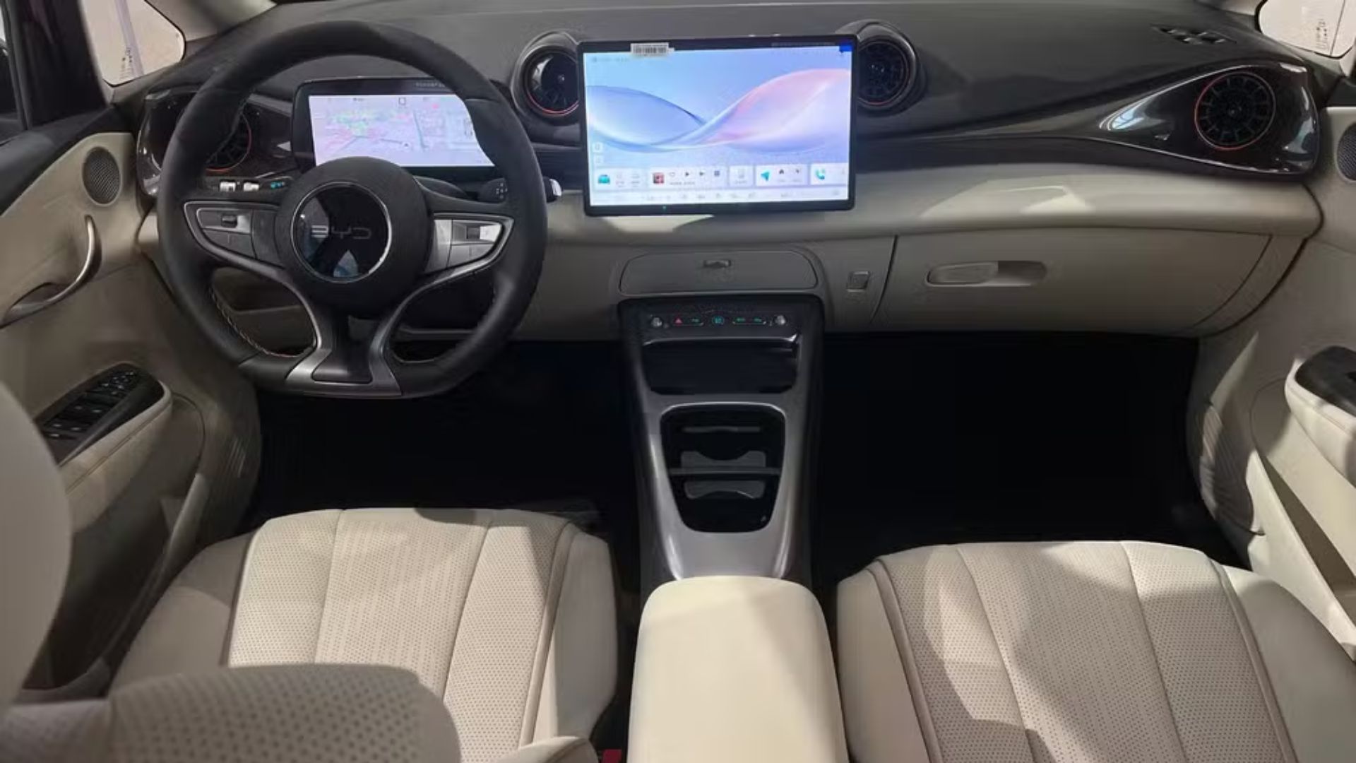 Novo BYD Dolphin 2026 chega ao Brasil com até 520 km de autonomia, interior redesenhado e produção nacional em Camaçari.