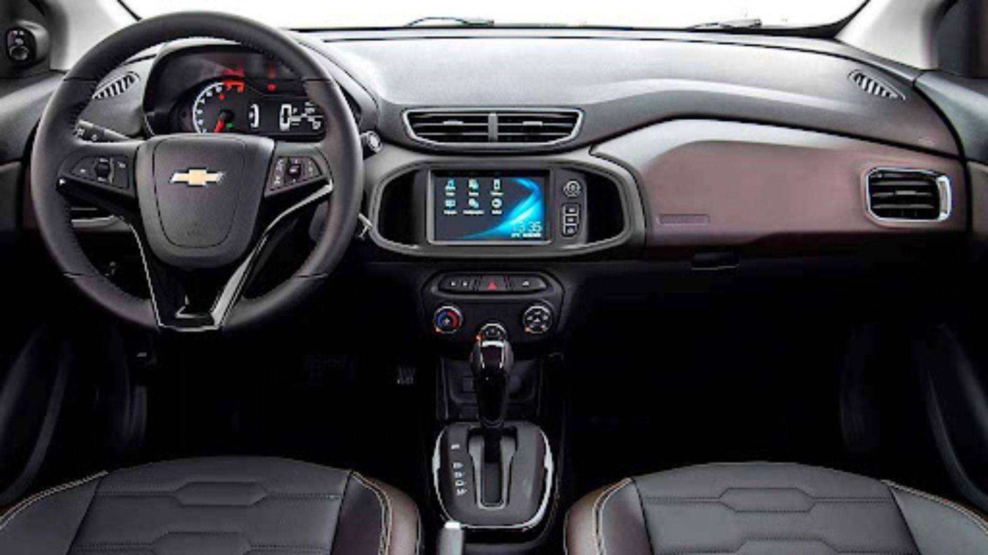 Chevrolet Prisma 1.4 automático 2019 tem motor flex de até 106 cv, câmbio de 6 marchas, consumo de 14,7 km/l e preço médio de R$ 65 mil.