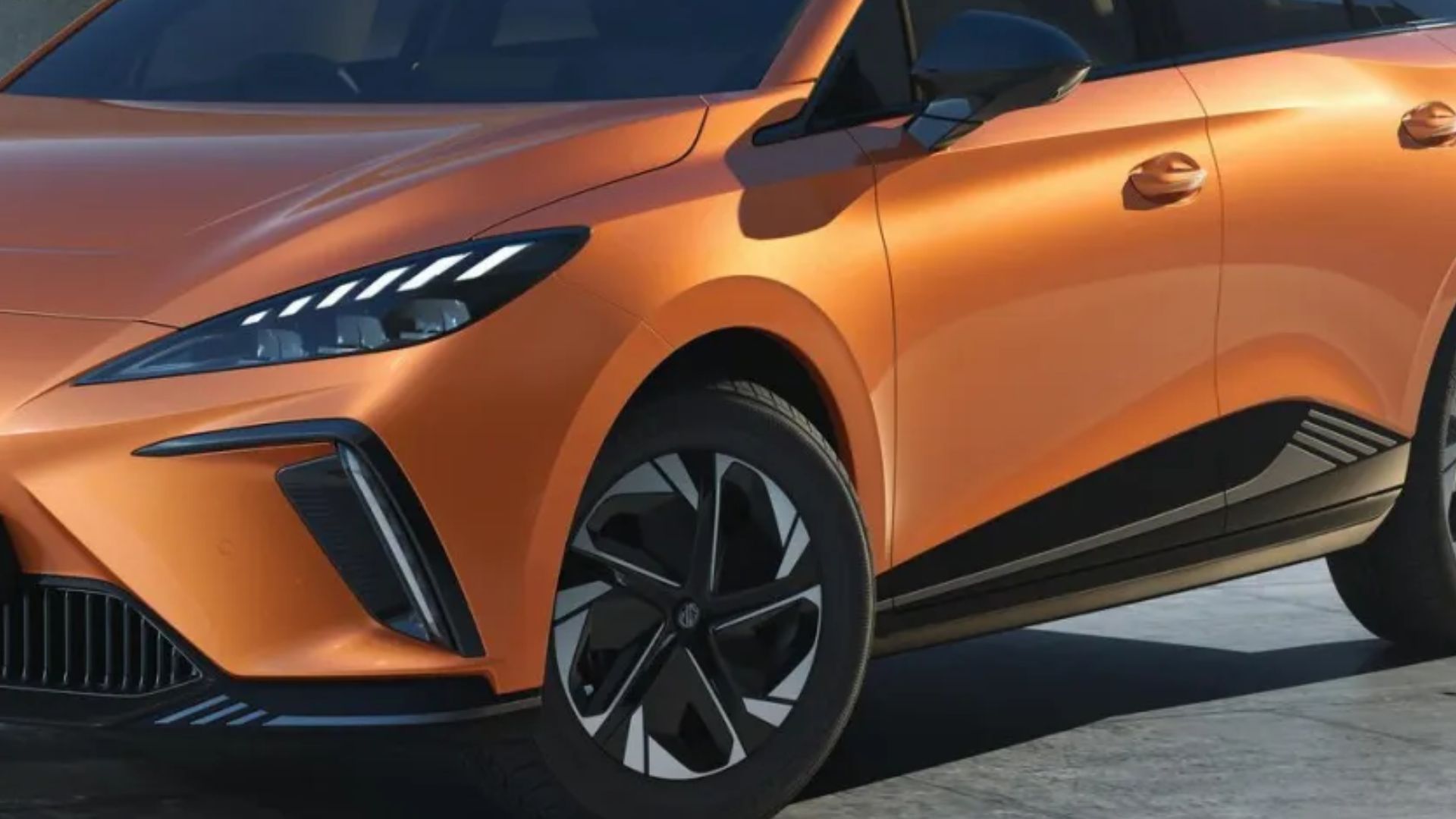 MG4 XPower chega ao Brasil com 435 cv, tração integral e 0 a 100 km/h em 3,8 s, prometendo desempenho de esportivo elétrico.