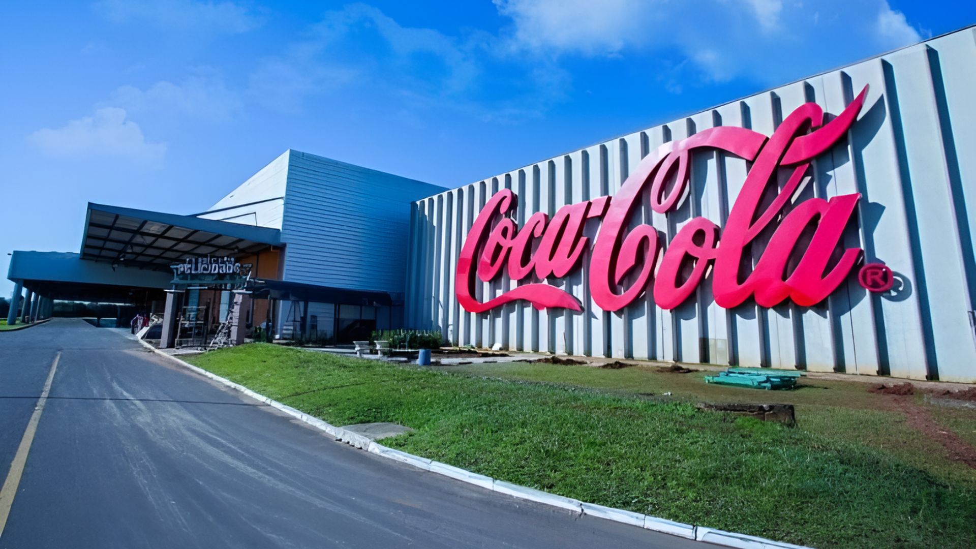 Coca-Cola pretende investir R$ 1 bilhão em uma nova fábrica no interior de São Paulo, e cidades disputam o projeto estratégico da companhia no estado paulista.