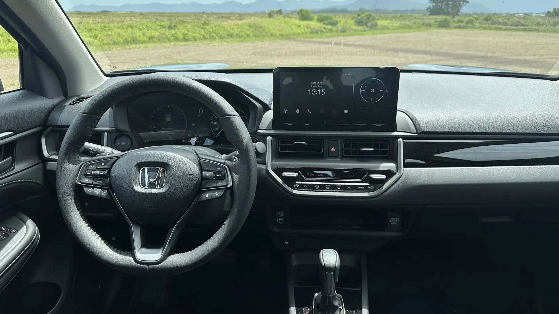 Novo Honda WR-V chega maior que o HR-V, com 458 litros de porta-malas, 22,3 cm de vão livre e motor 1.5 aspirado sem turbo.