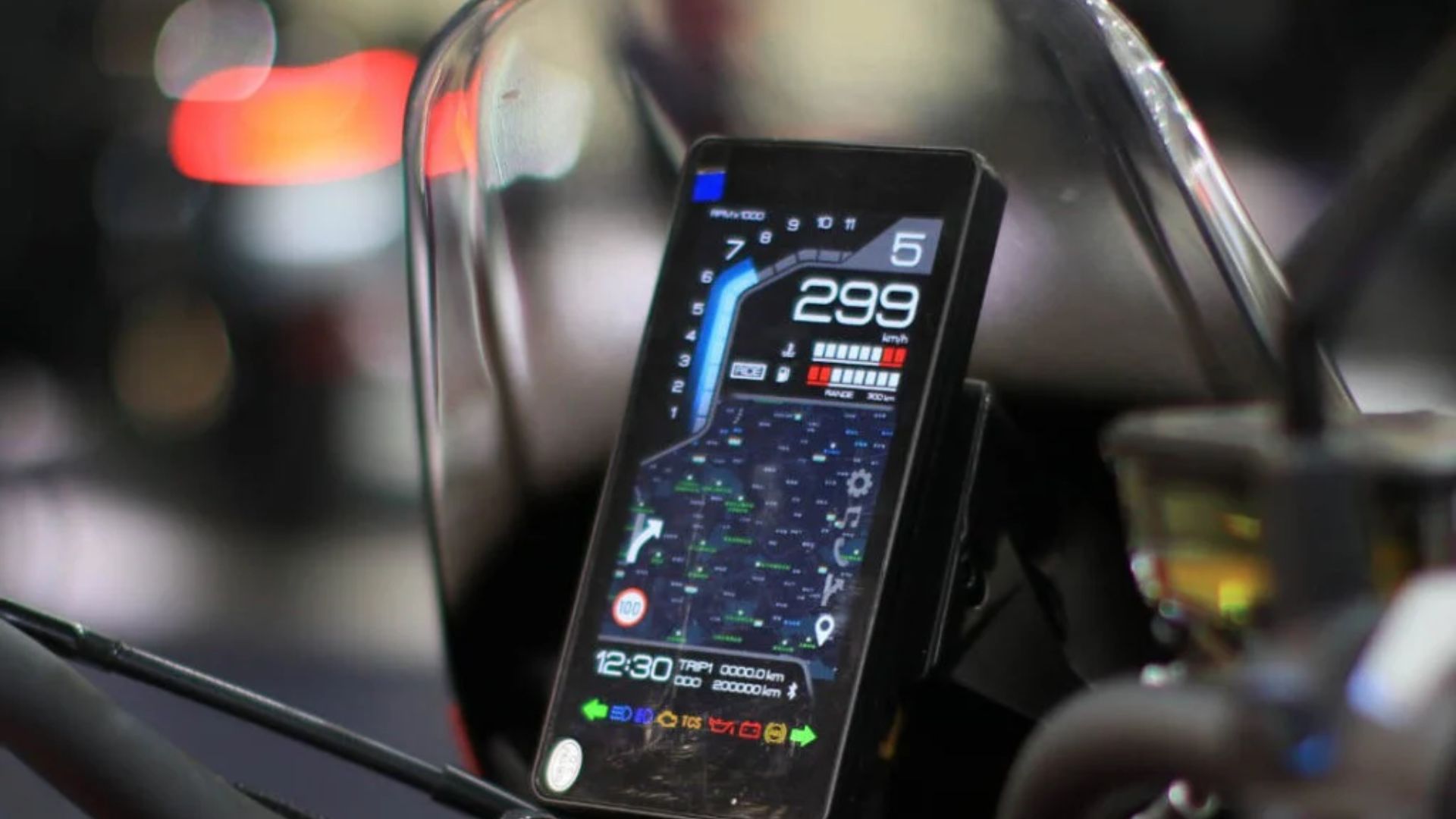 A Moto Morini Alltrhike 450 chega ao Brasil com motor bicilíndrico, rodas 21/17 e painel com navegação para disputar o segmento das 450 cc.