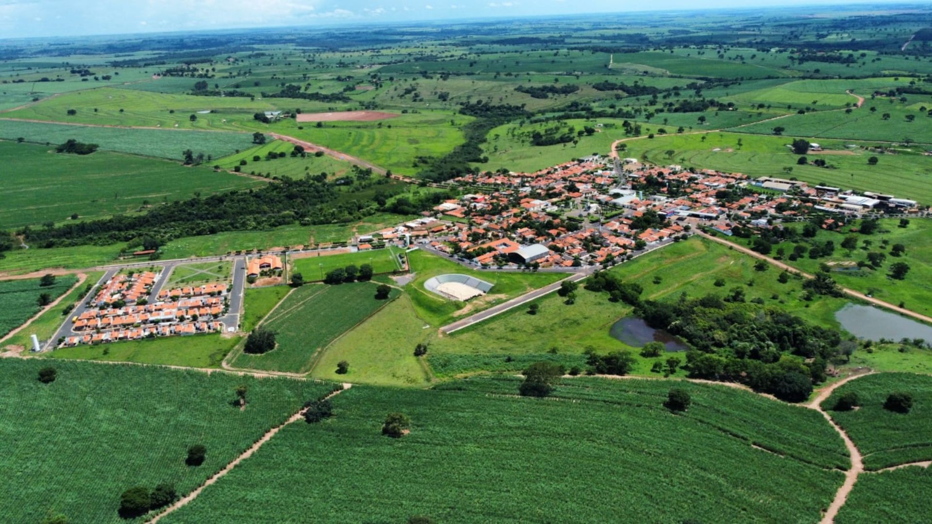 Santa Cruz de Minas é o menor município do Brasil, com apenas 3,6 km² e alta densidade urbana, enfrentando desafios únicos de gestão pública.