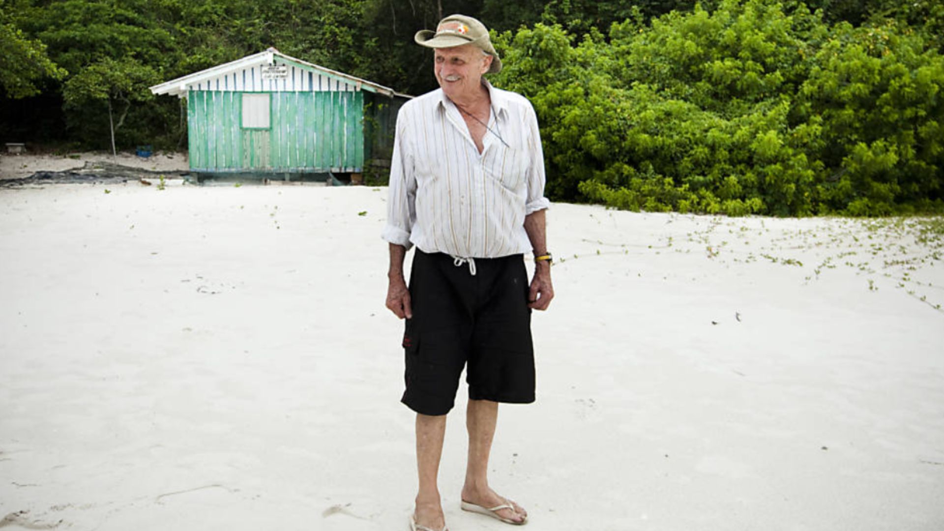 A história do único morador da Ilha do Campeche revela isolamento, preservação ambiental e um dos cenários mais famosos de Florianópolis.