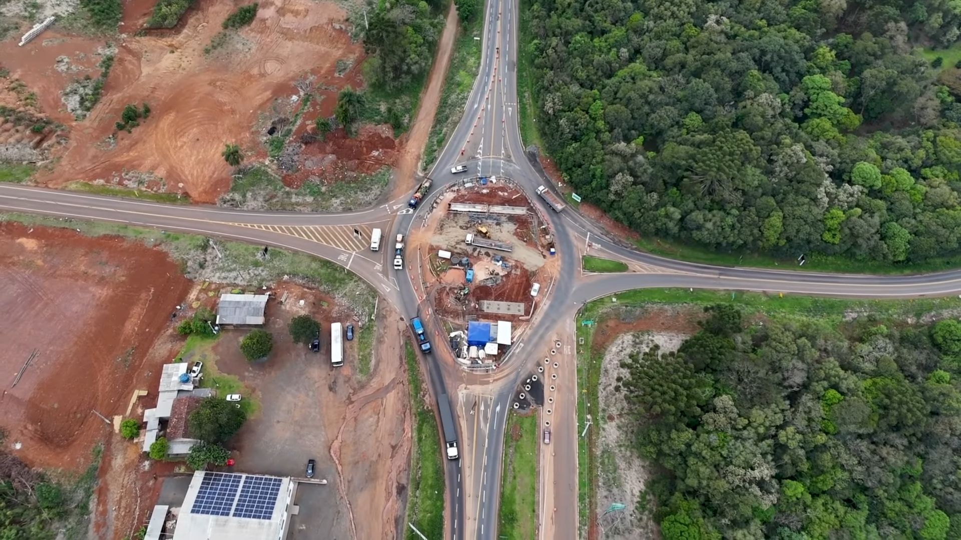 Paraná amplia o uso de concreto em rodovias, alcança 500 km em obras e aposta em durabilidade, tecnologia e menor custo de manutenção.