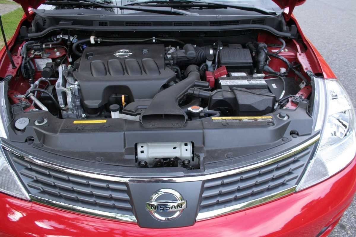 Nissan Tiida 2011 combina motor 1.8 de 126 cv, economia, espaço e robustez por cerca de R$ 35 mil, tornando-se um dos melhores hatches médios usados do país.