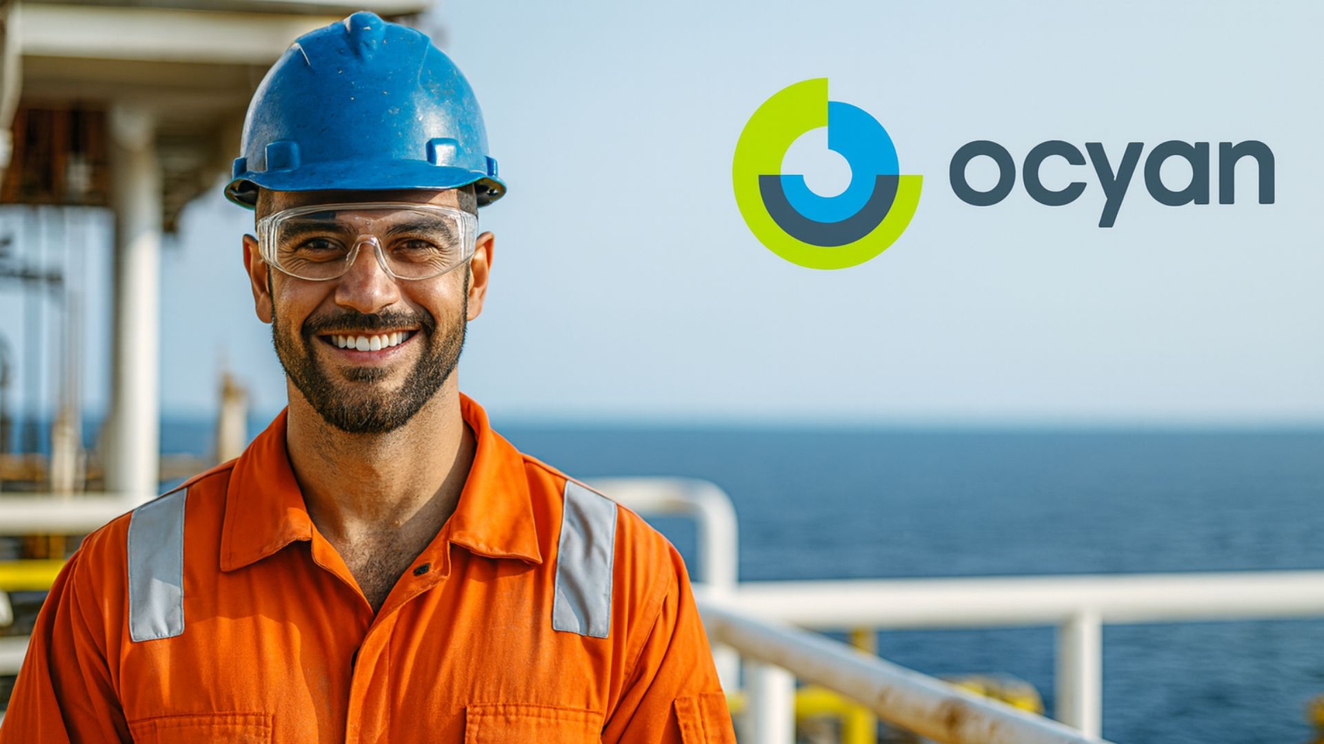 Trabalhador offshore sorridente em plataforma marítima com logotipo da Ocyan ao fundo