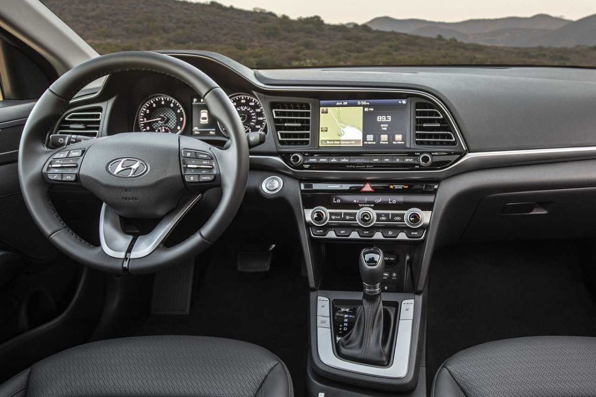 Descubra os carros mais subestimados do Brasil, com motores fortes, foco em consumo eficiente e oportunidades únicas no Brasil para quem escolhe carros com lógica, não apenas emoção.