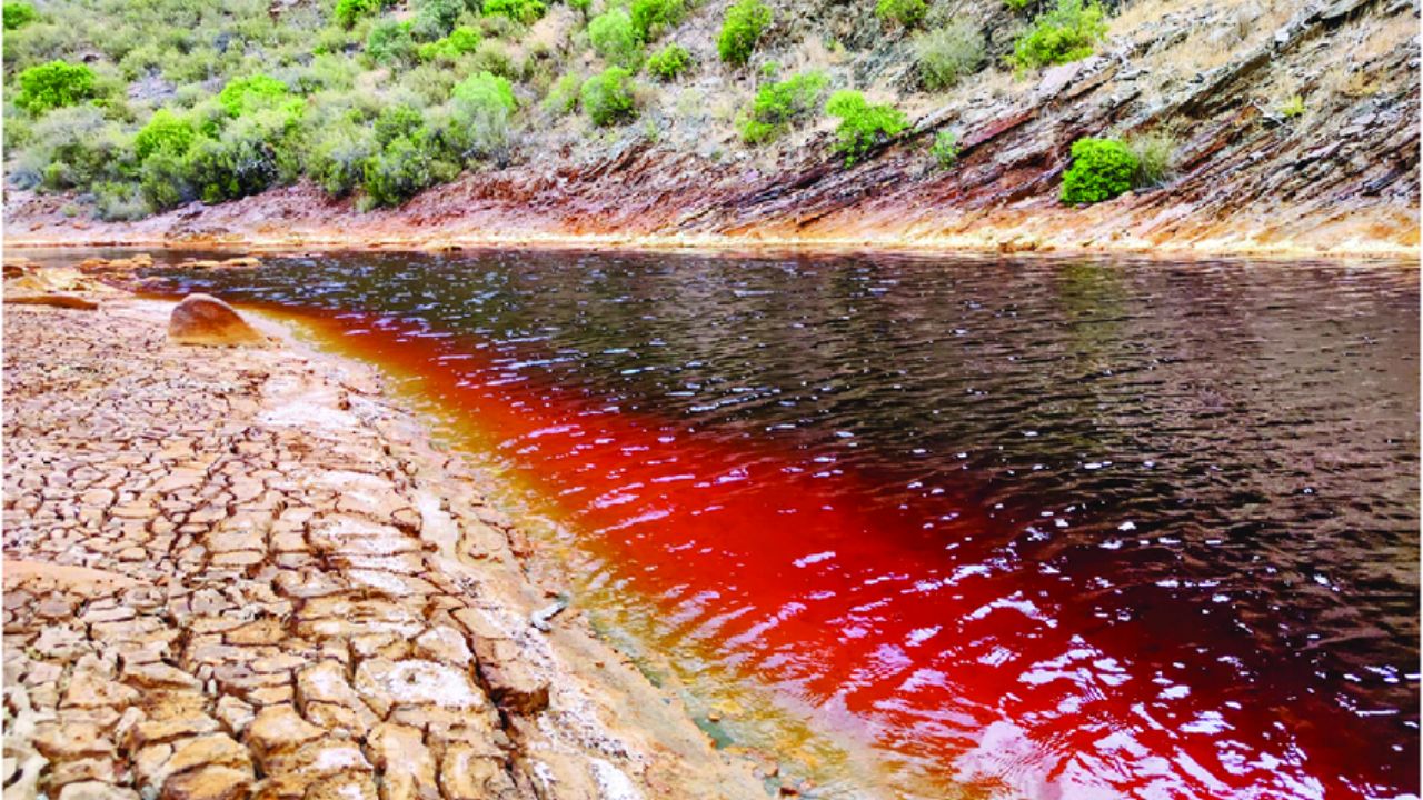 Os rios mais mortais do planeta revelam correntezas assassinas, águas ferventes, criaturas ferozes e mistérios que desafiam a lógica, incluindo o Rio Tinto e seu vermelho tóxico (10)