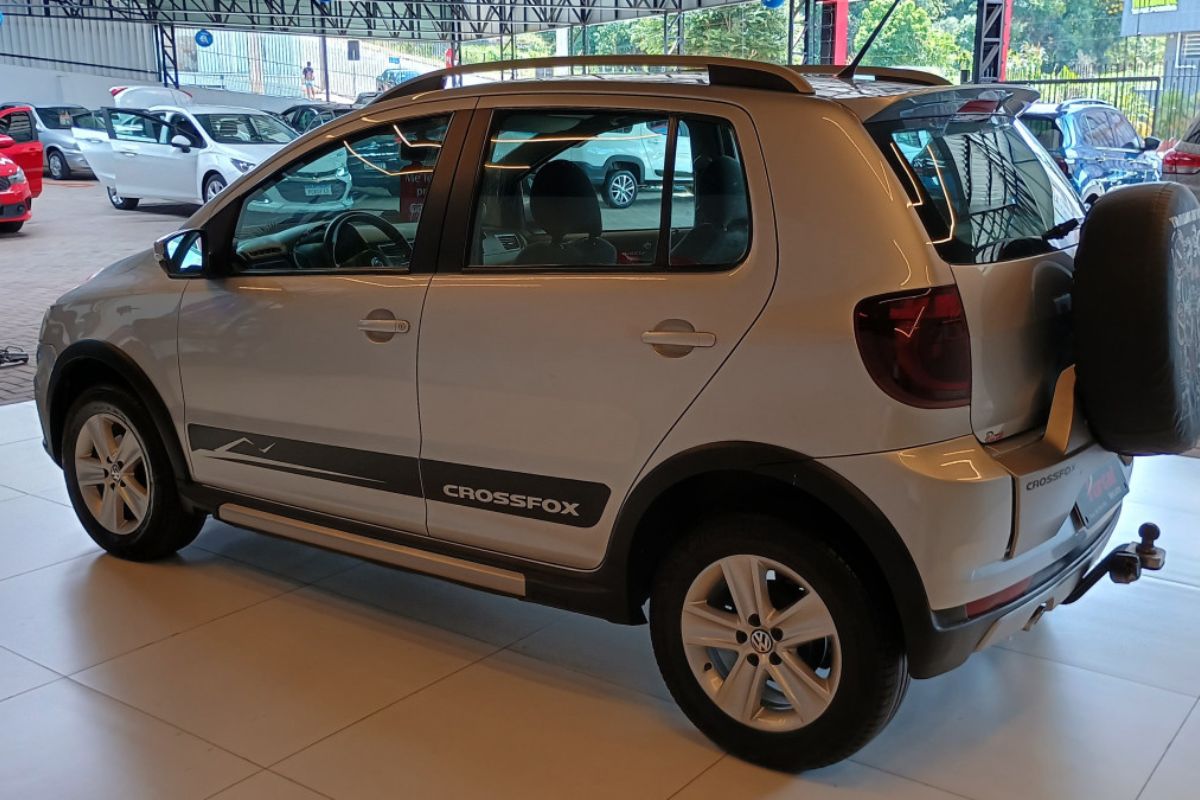 CrossFox 1.6 é um usado até 40 mil que entrega altura para o dia a dia, manutenção conhecida e consumo dentro da proposta urbana.