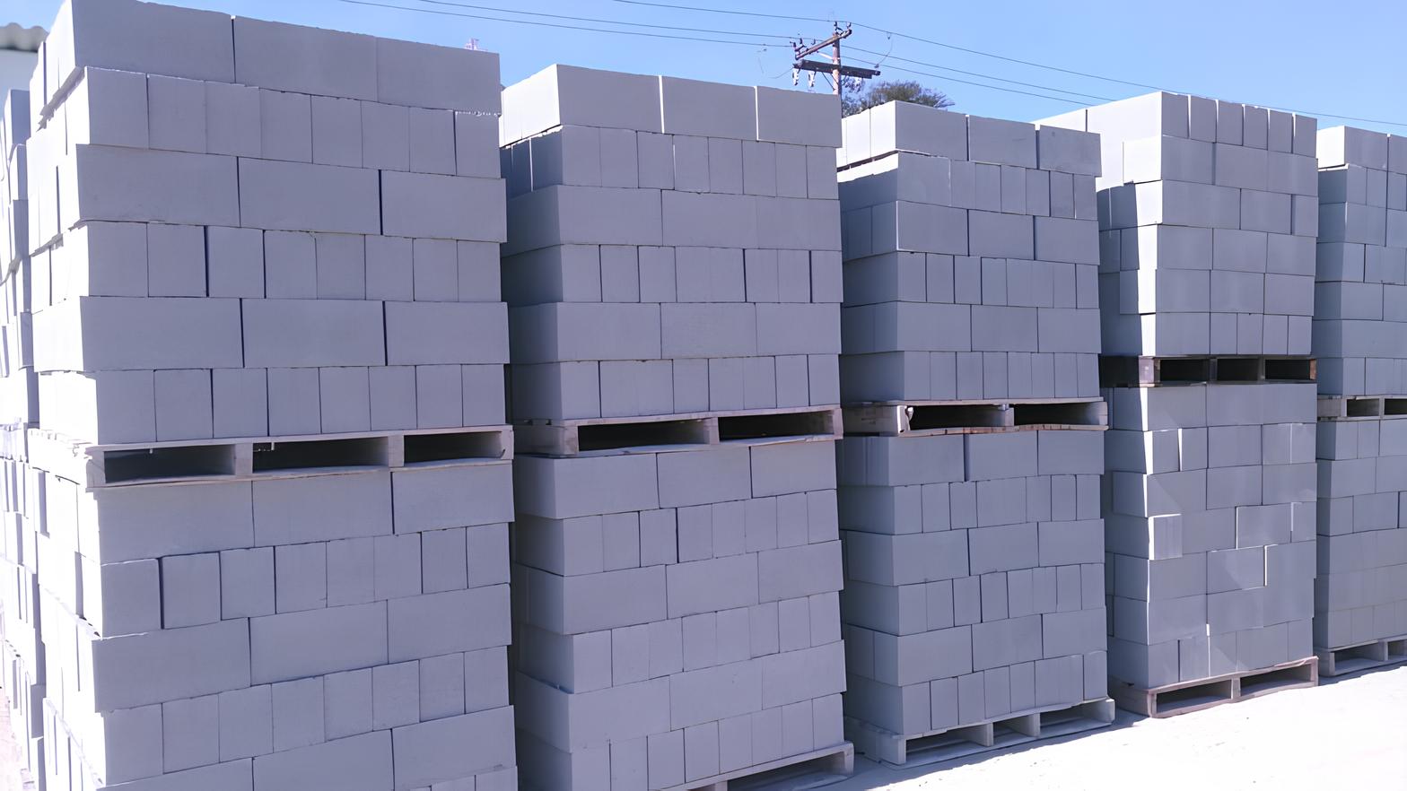 Tecnologia consagrada na Europa ganha força no Brasil: blocos leves de concreto autoclavado transformam obras civis com economia de até 20%, isolamento térmico e execução mais rápida
