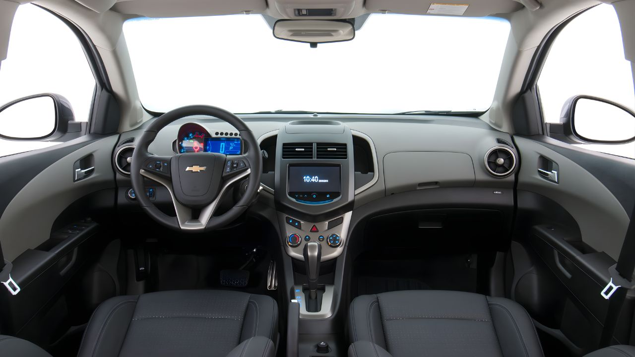 Chevrolet Sonic automático usado vale a pena? Veja preço médio, custo de manutenção e quanto custam as principais peças antes de comprar o carro usado.
